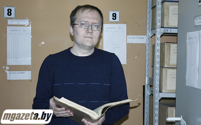 Узнали, в чем заключается работа одного из отделов государственного архива в Молодечно